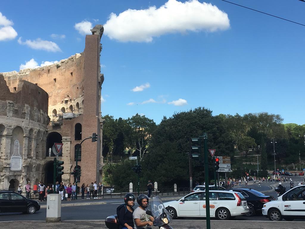 Delightful Apartment 100 Meters From The Colosseum Eksteriør billede