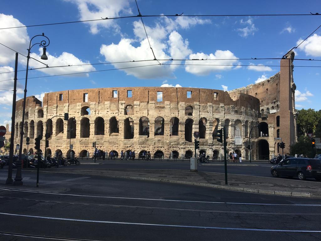 Delightful Apartment 100 Meters From The Colosseum Eksteriør billede