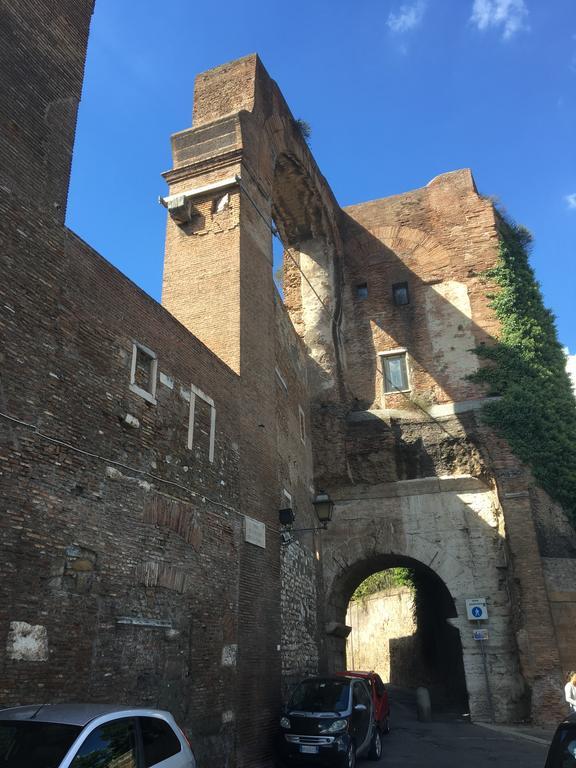 Delightful Apartment 100 Meters From The Colosseum Eksteriør billede